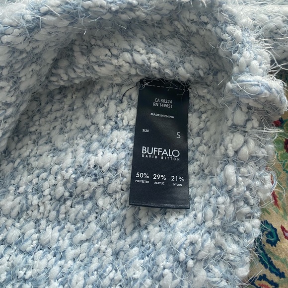 Super soft white and blue sweater - Picture 5 of 5